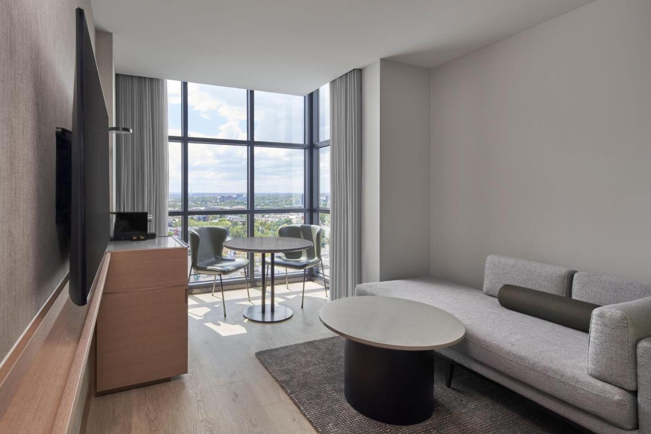 Отель Courtyard By Marriott Melbourne Flagstaff Gardens Экстерьер фото