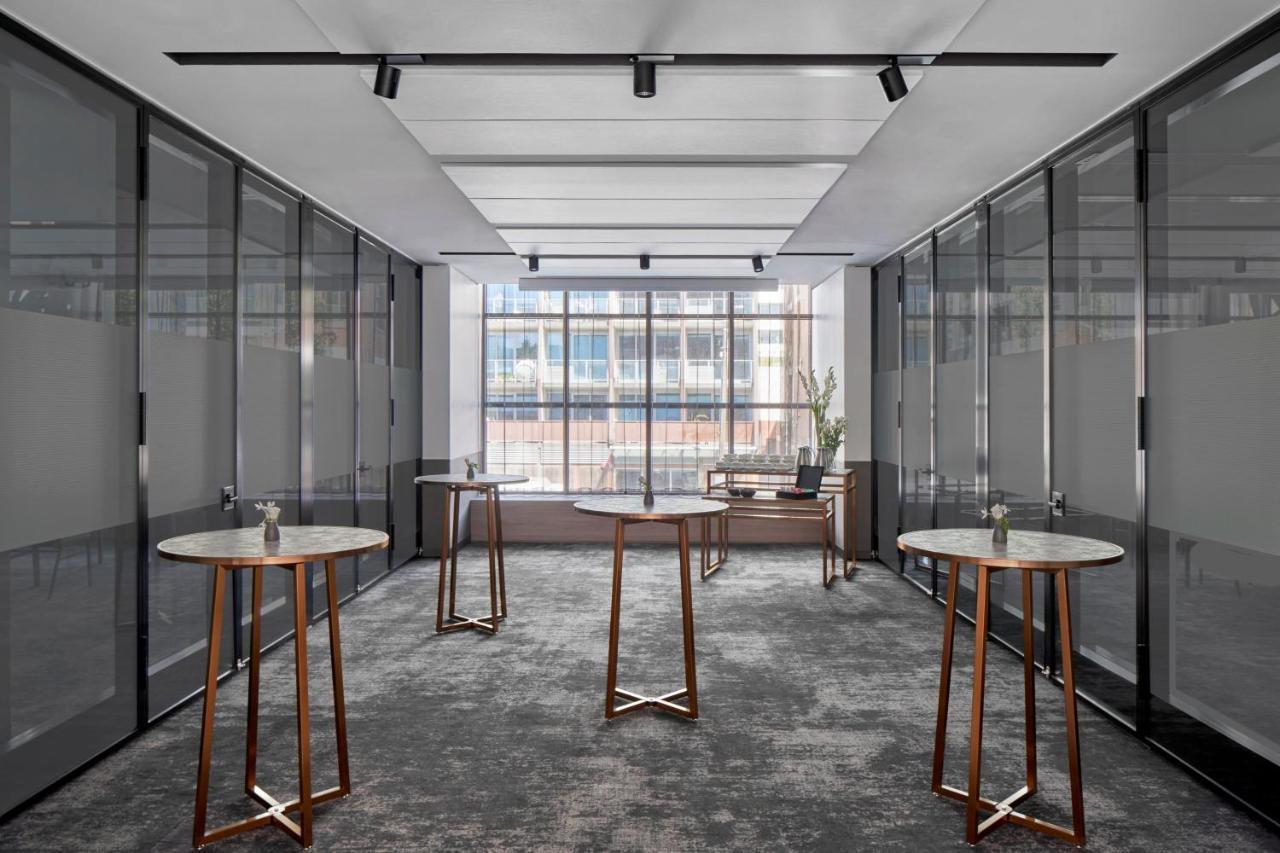 Отель Courtyard By Marriott Melbourne Flagstaff Gardens Экстерьер фото