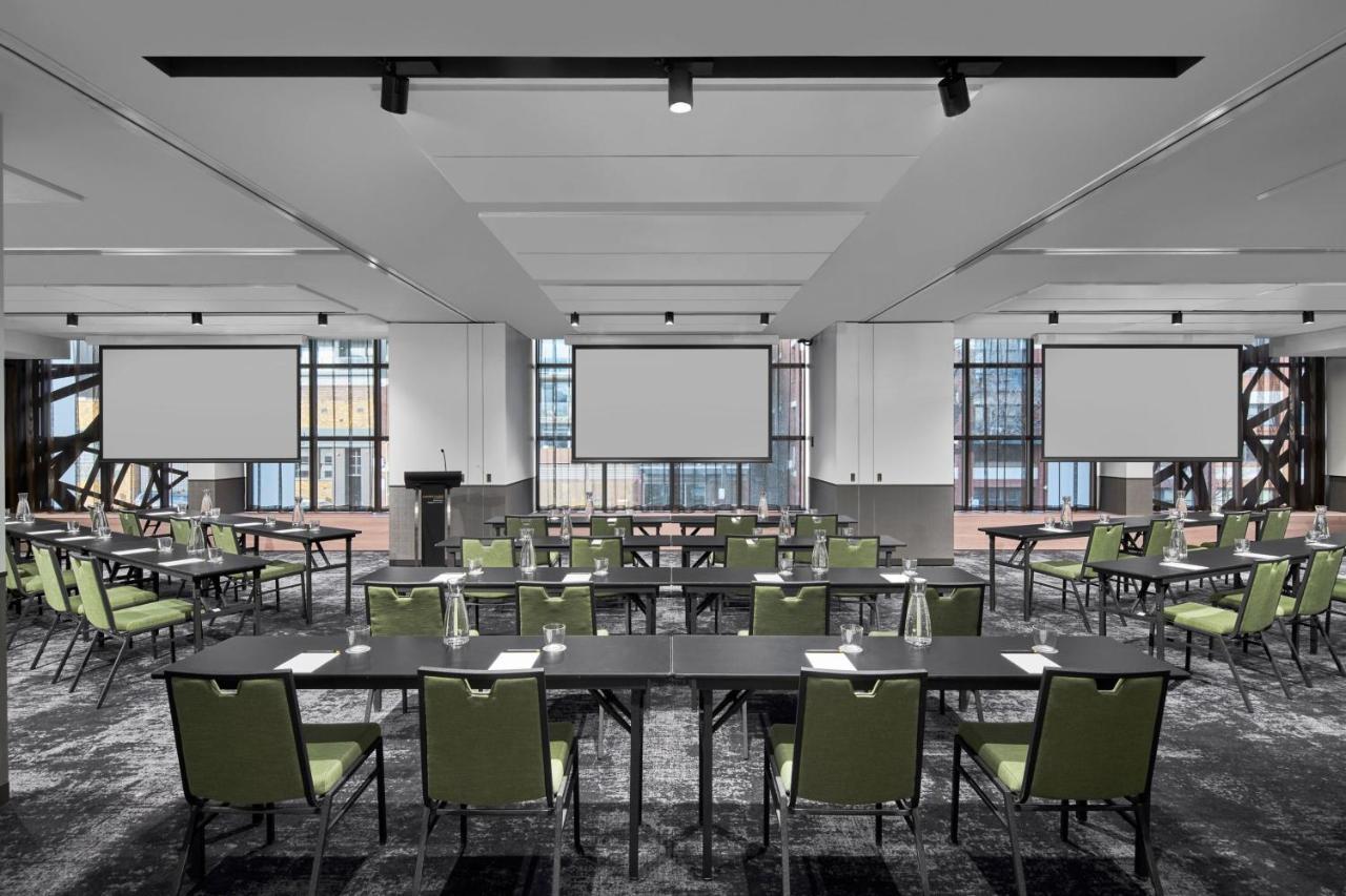 Отель Courtyard By Marriott Melbourne Flagstaff Gardens Экстерьер фото