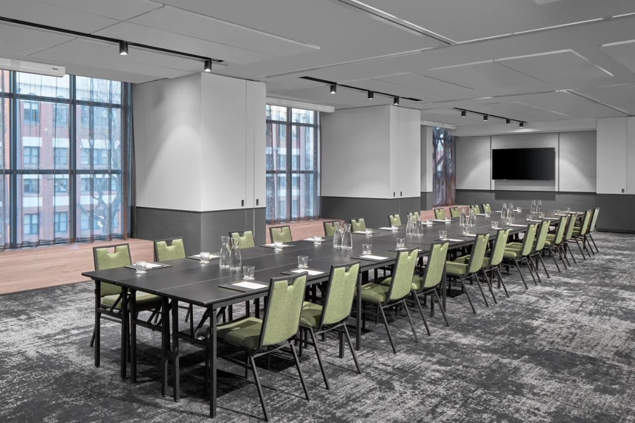 Отель Courtyard By Marriott Melbourne Flagstaff Gardens Экстерьер фото