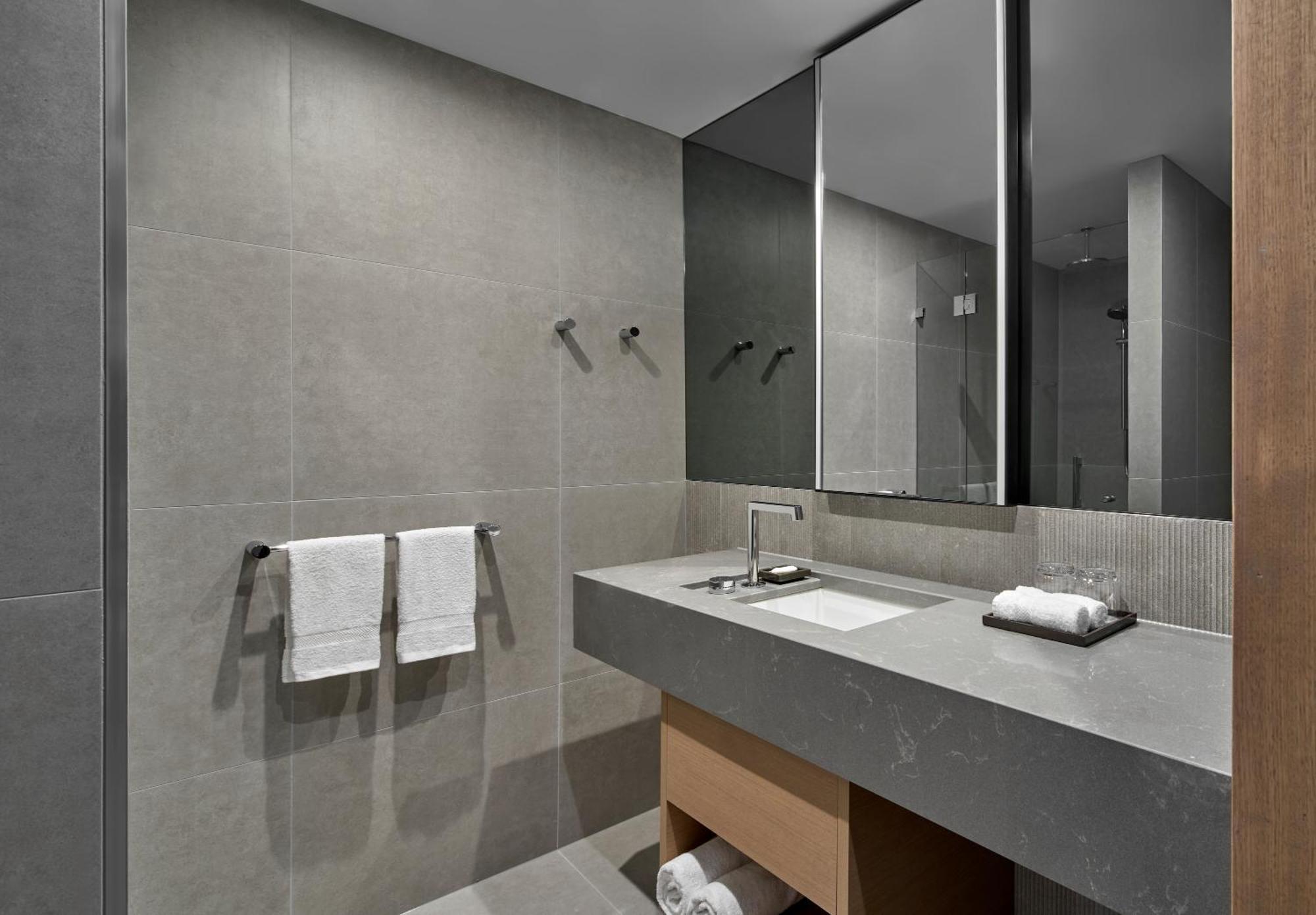 Отель Courtyard By Marriott Melbourne Flagstaff Gardens Экстерьер фото